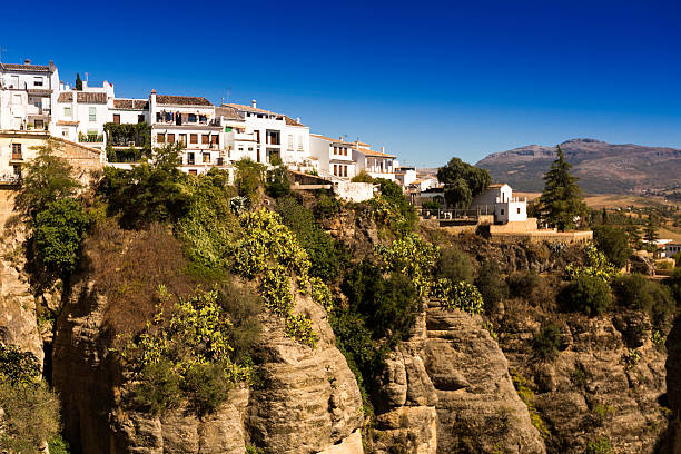 ronda de una colina ciudad en españa - ronda spain rhonda bridge fotografías e imágenes de stock