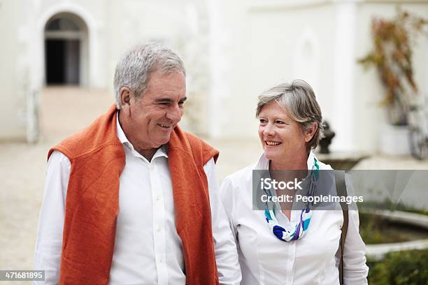 Listo Para Compartir Esta Vacaciones Juntos Foto de stock y más banco de imágenes de 60-69 años - 60-69 años, Adulto, Aire libre