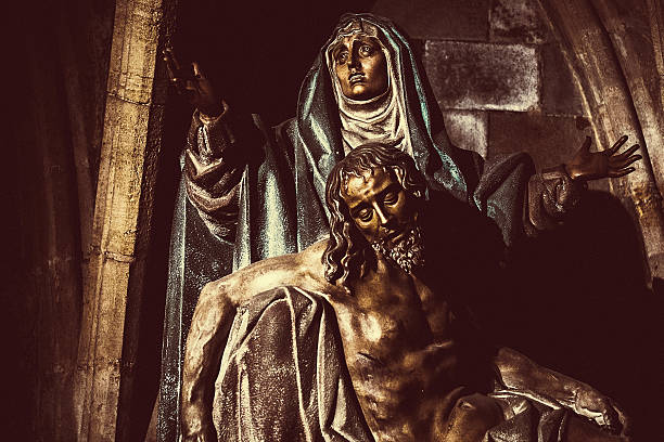 istock jesus christ and virgin mary 471682971