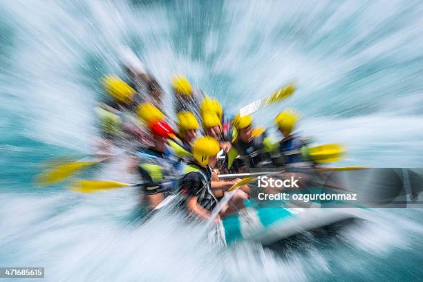 Foto de Rafting De Água e mais fotos de stock de Adrenalina - Adrenalina, Adulto, Artigo de vestuário para cabeça