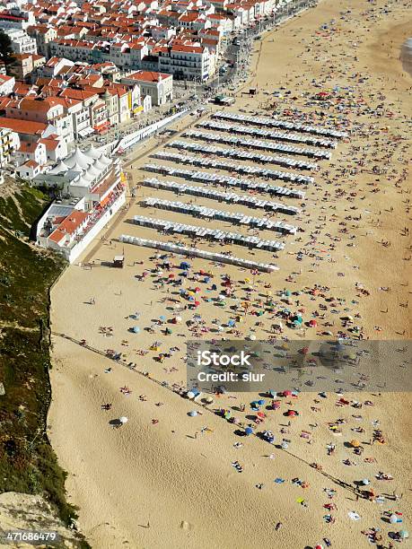 Playa Nazare Portugal Foto de stock y más banco de imágenes de Aire libre - Aire libre, Calor, Casa