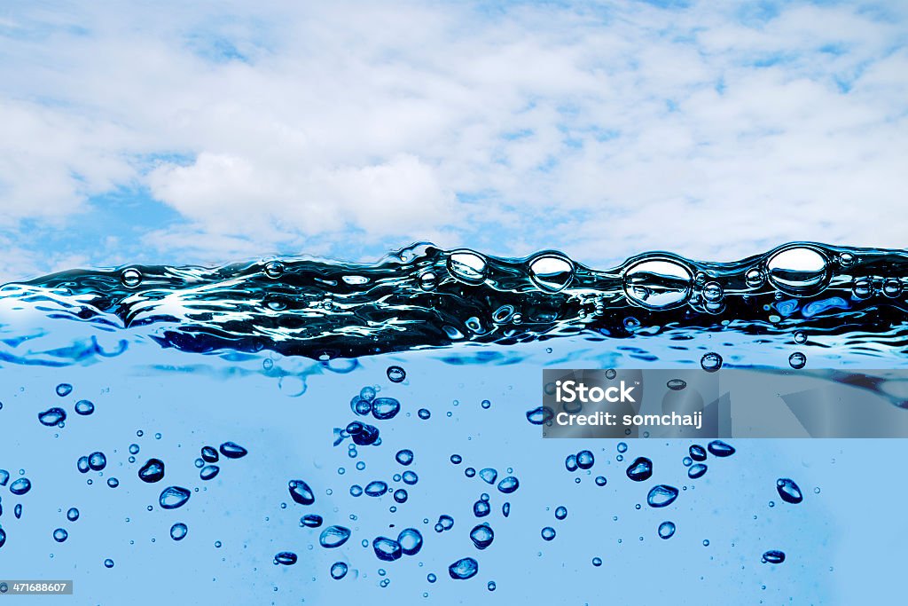 Wasser wave auf Himmel Hintergrund - Lizenzfrei Bach Stock-Foto