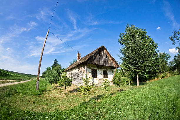 istock Lonely Farmhouse 471689561