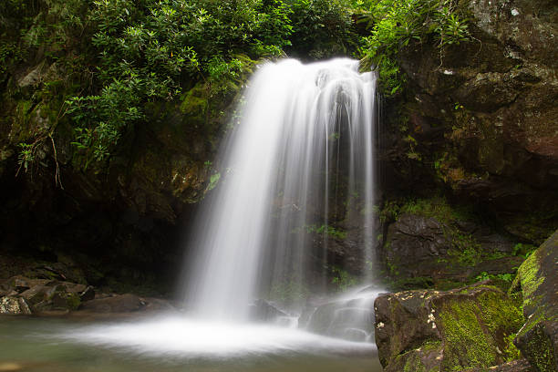 洞窟の滝 - grotto falls ストックフォトと画像