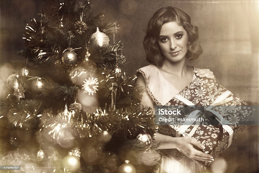 Menina segurando um Presente de Natal retro - Royalty-free 1920-1929 Foto de stock