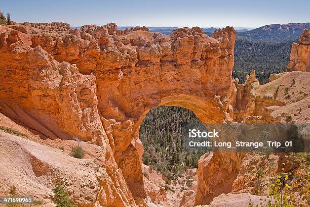 Bryce Canyon Rosa Formación De Arenisca Arco Natural De Utah En El Desierto Alto Foto de stock y más banco de imágenes de Acantilado