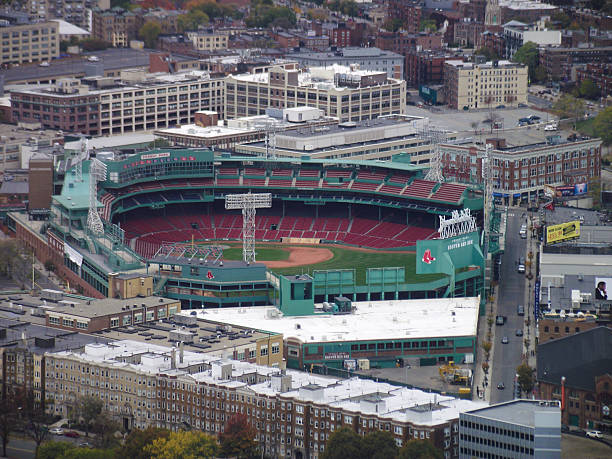 veduta dall'alto di fenway park - boston red sox foto e immagini stock
