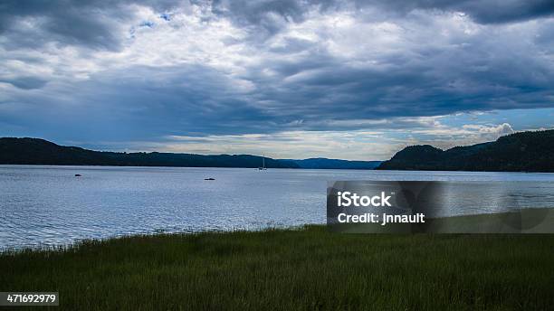 Foto de Sagenay Fiorde Quebec Canadá O Rio Do Lago Da Floresta Céu Dramático e mais fotos de stock de Acessibilidade