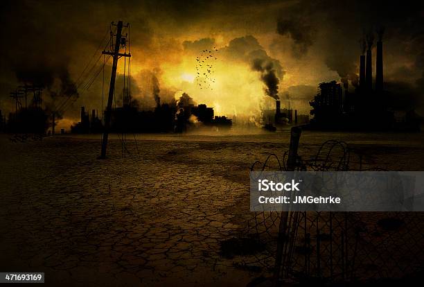 Zanieczyszczone Miasto Przemysłowe - zdjęcia stockowe i więcej obrazów Futurystyczny - Futurystyczny, Miasto, Zniszczenie