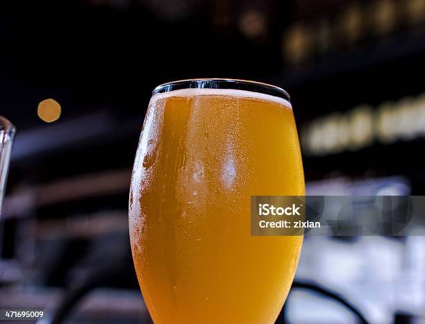 Proyecto De Cerveza De Trigo Foto de stock y más banco de imágenes de Amarillo - Color - Amarillo - Color, Bar, Bebida