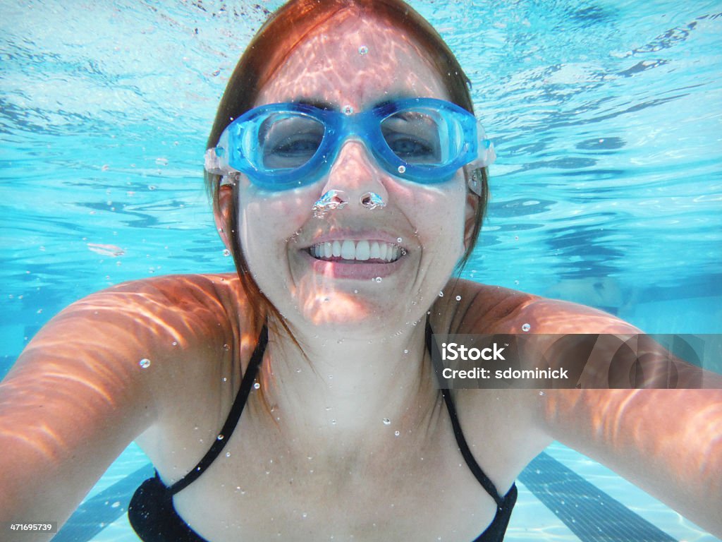 Unterwasser Selbstporträt - Lizenzfrei Schwimmen Stock-Foto