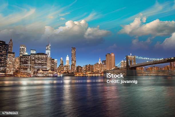 Una Espectacular Vista Del Atardecer De Horizonte De Lower Manhattan De Brooklyn Foto de stock y más banco de imágenes de Agua