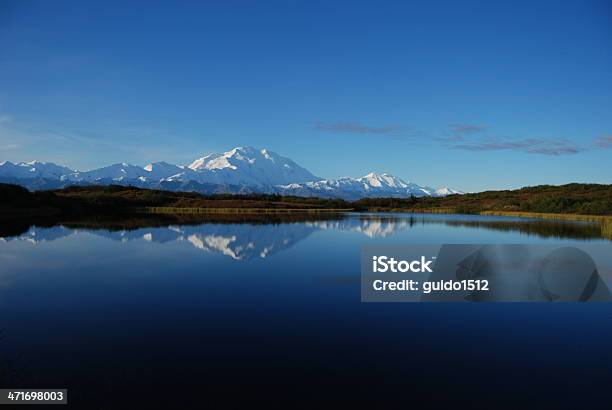 Photo libre de droit de Denali Et Son Miroir banque d'images et plus d'images libres de droit de Alaska - État américain - Alaska - État américain, Cascade gelée, Horizontal