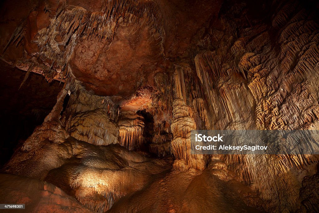 Columnas de piedra en cave - Foto de stock de Antiguo libre de derechos