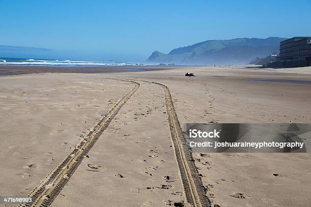 Spiaggia Di Tracce Di Pneumatici - Fotografie stock e altre immagini di Acqua - Acqua, Ambientazione esterna, Bassa marea