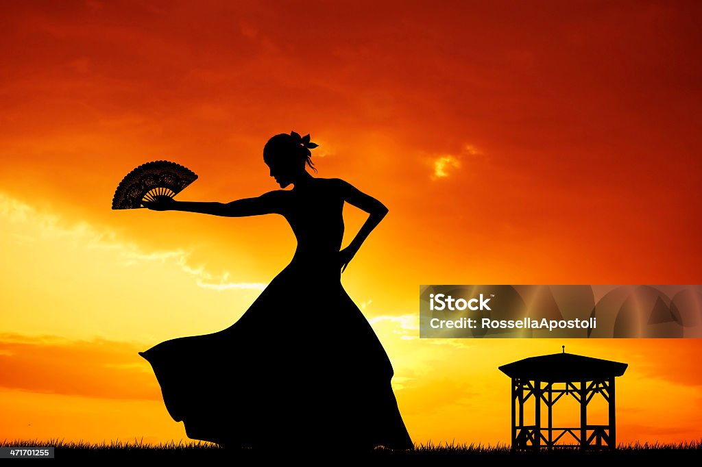 Silhueta de Flamenco ao pôr-do-sol - Ilustração de Dança Flamenca royalty-free