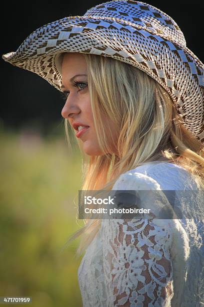 Foto de Loira Cowgirl e mais fotos de stock de Adulto - Adulto, Beleza, Blusa - Camisas
