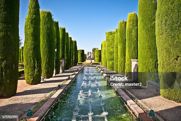Jardines En El Alcázar De Los Reyes Cristianos En Córdoba Foto de stock y más banco de imágenes de Agua