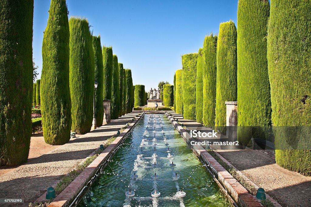 Ogrody w Alcazar de los Reyes Cristianos w Kordoba - Zbiór zdjęć royalty-free (Andaluzja)