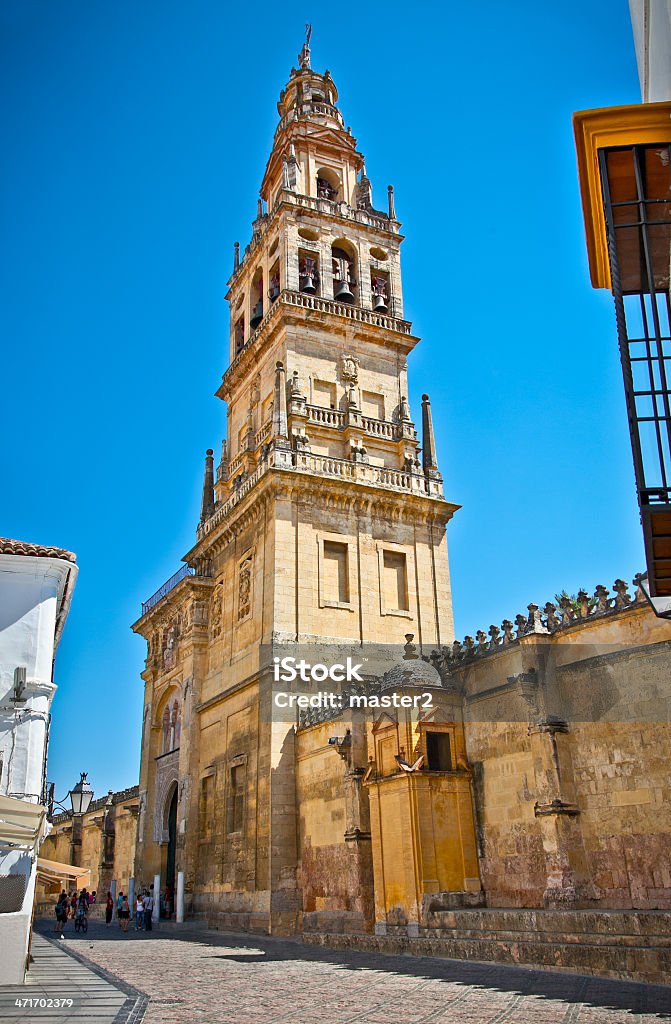 Torre com Sino de Mezquita (Mesquita) e a Catedral de Córdoba, Espanha. - Foto de stock de Adulto royalty-free