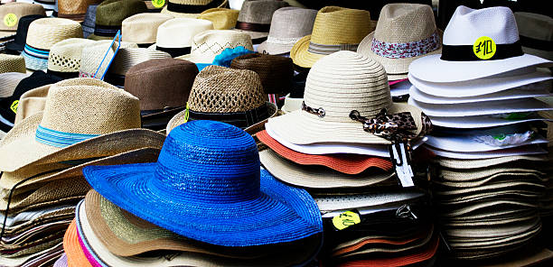 chapeaux en vente - hat shop photos et images de collection