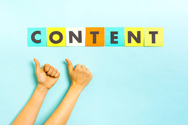 istock Success content marketing concept. Two hands making thumbs up gesture. 471703348
