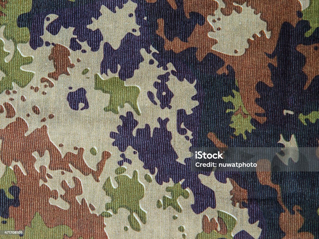 Tissu de camouflage militaire - Photo de Bois libre de droits
