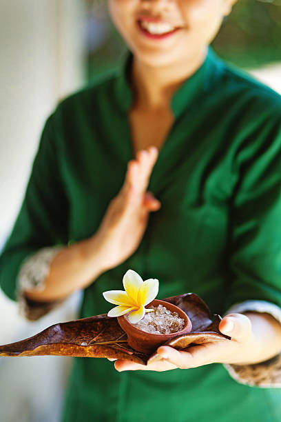 완화에 쥠 스파 재료를 - relaxation bali spa treatment frangipani 뉴스 사진 이미지