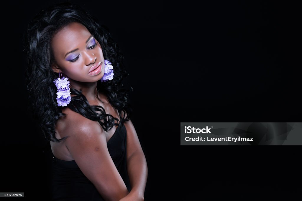 Menina com earings roxo - Foto de stock de Jovem Adulto royalty-free