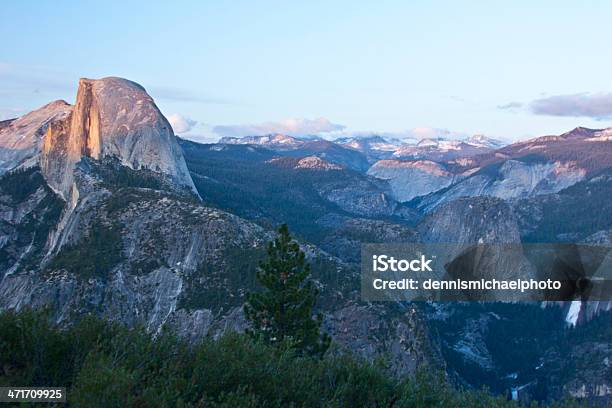 Foto de Yosemite Half Dome Ao Pôrdosol e mais fotos de stock de Alpes europeus - Alpes europeus, Arrebol, Caindo