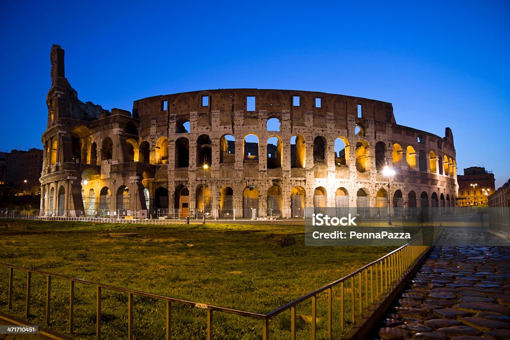 The Colosseum al atardecer, Roma, Italia - Foto de stock de Aire libre libre de derechos