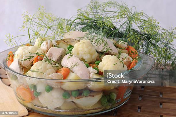 Verdure Arrosto Di Pollo E Aneto - Fotografie stock e altre immagini di Aglio - Alliacee - Aglio - Alliacee, Alimentazione non salutare, Alimentazione sana