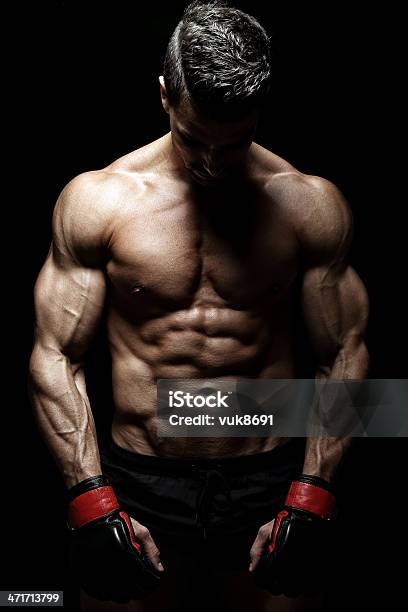 Poderoso Fighter - Fotografias de stock e mais imagens de Homens - Homens, Áspero, 30-34 Anos