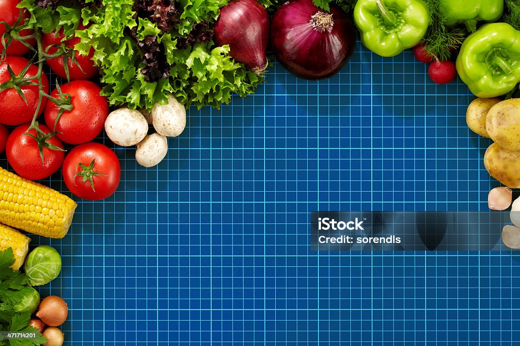 Zdrowe Organiczne warzywa na Mata do cięcia - Zbiór zdjęć royalty-free (Bez ludzi)
