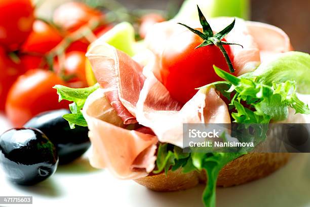 Sanduíches Prosciutto Na Placa Com Tomate - Fotografias de stock e mais imagens de Almoço - Almoço, Andaluzia, Azeitona