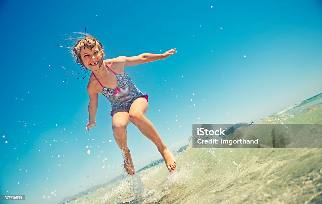 Saltare in mare - Foto stock royalty-free di Bambino
