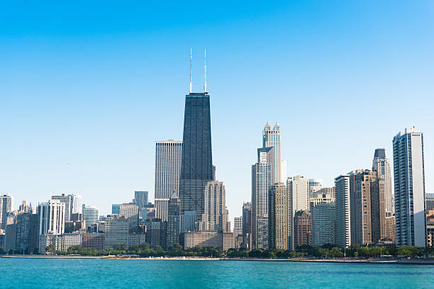 vista de los edificios de chicago frente al mar - chicago skyline antenna panoramic fotografías e imágenes de stock