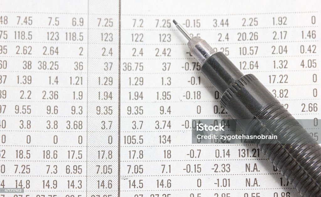 Plano aproximado de uma secção com financeiro automática de lápis. - Royalty-free Atividade bancária Foto de stock