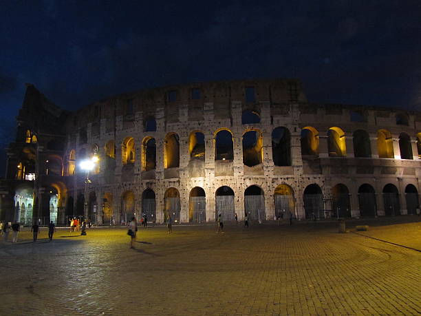 コロシアム美しい円形劇場の首都ローマ、イタリア - flus ストックフォトと画像