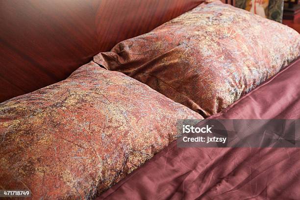 Подушка На Кровати — стоковые фотографии и другие картинки Без людей - Без людей, Белый, Бизнес