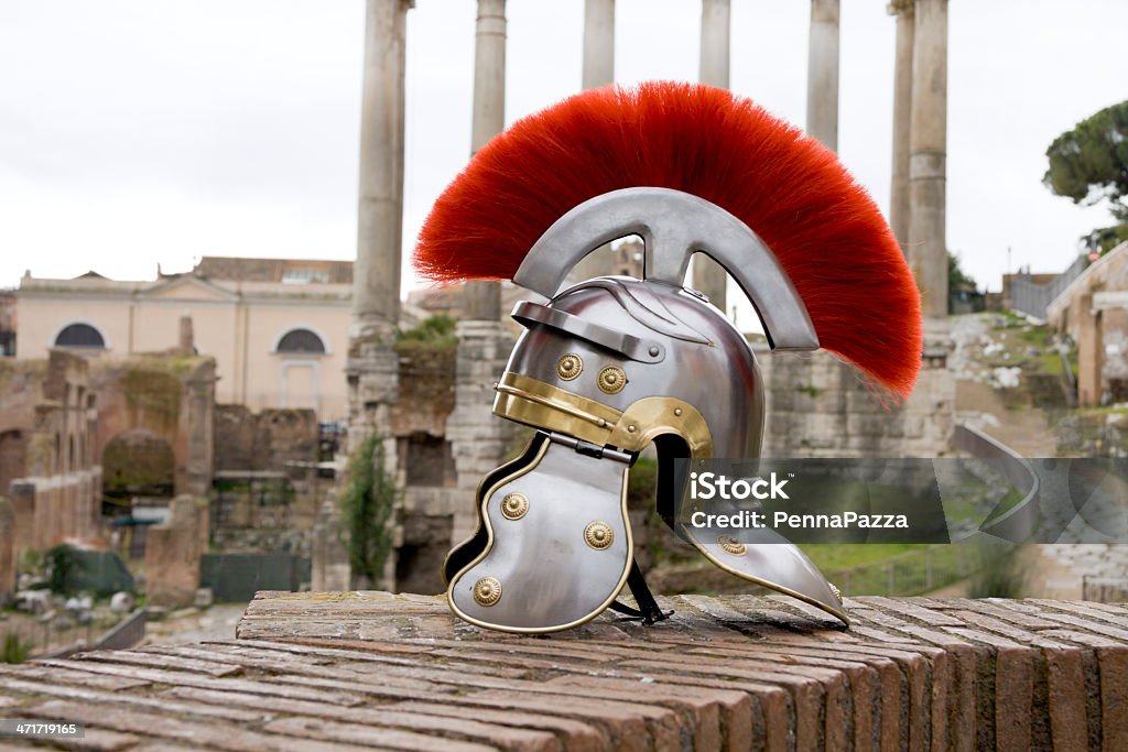 Römischer Soldaten Helm vor dem Fori Imperiali, Rom. - Lizenzfrei Schutzhelm Stock-Foto