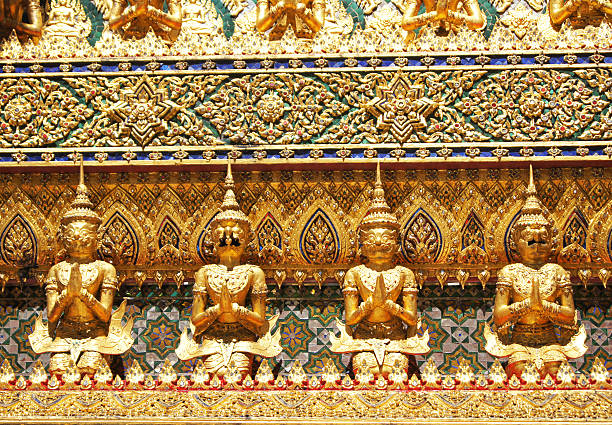 the garuda w wat pra keaw - bangkok variation religion god zdjęcia i obrazy z banku zdjęć