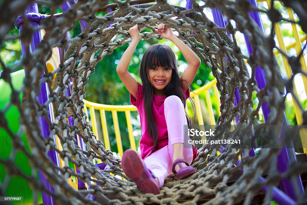 Bambina asiatica gode - Foto stock royalty-free di Ambientazione esterna