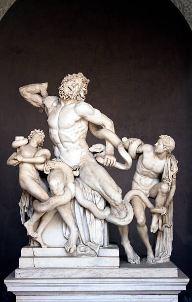 estátua de laocoon e sons, do museu do vaticano, roma, itália - classical greek roman statue warrior - fotografias e filmes do acervo