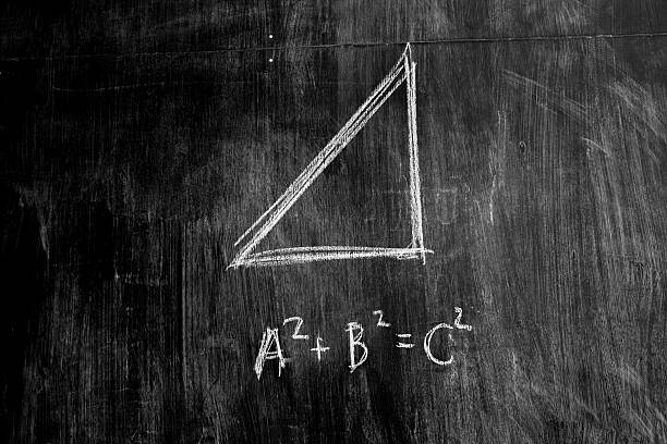 die pythagorean theorem auf einer tafel - geometry two dimensional shape pythagoras geometric shape stock-fotos und bilder