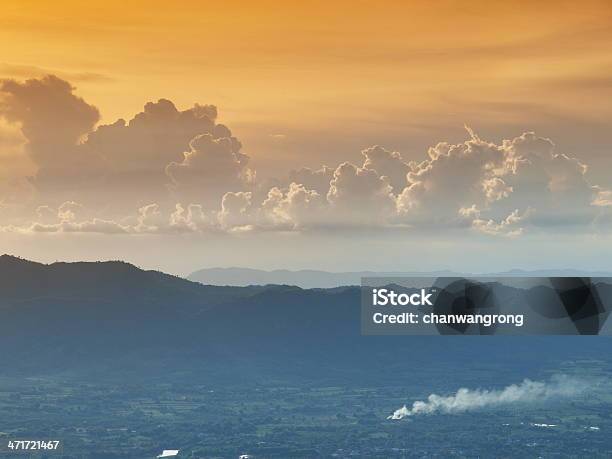 Laranja Escuro Céu E Nuvens - Fotografias de stock e mais imagens de Acidentes e Desastres - Acidentes e Desastres, Astrologia, Ciência