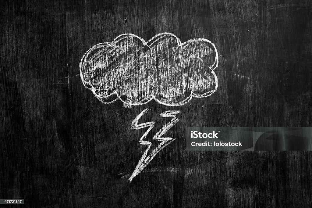 チョークの thundercloud 黒板にスケッチ - ひらめきのロイヤリティフリーストックフォト