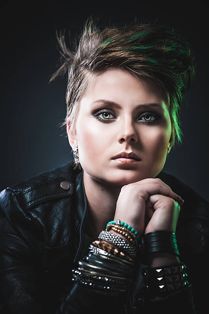 ritratto di giovane adolescente beautful punk rock - make up fashion beauty sullen foto e immagini stock