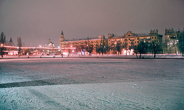 inverno. cidade à noite. - tony snow fotos imagens e fotografias de stock