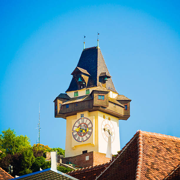 tour de l'horloge de graz - graz clock tower clock austria photos et images de collection